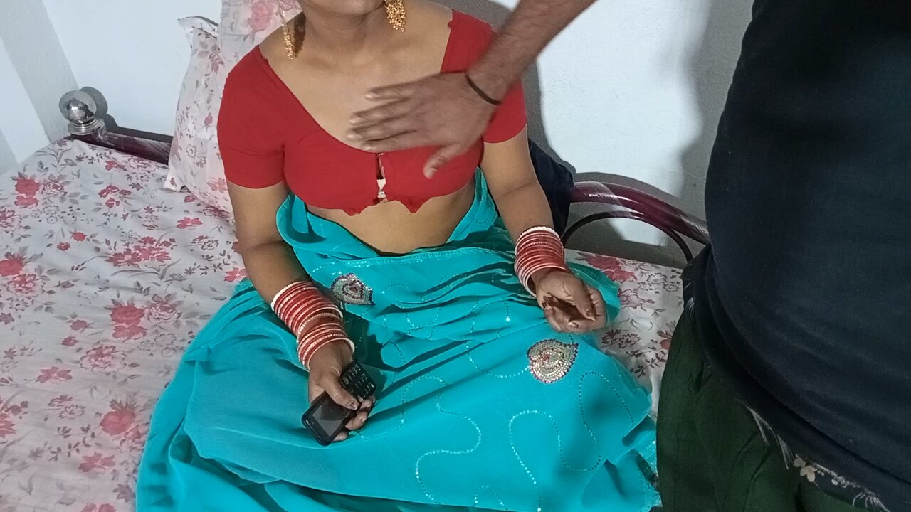 Chod Sex - Ghar me Kam karte huye biwi ko akle me pati ne chod liya, indian hindi Hd  porn video - BEEG