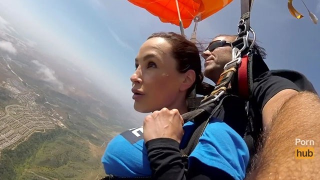 Sexy Skydiving - The News @ Sex - Skydiving with Lisa Ann! Pt 2 - xHamster